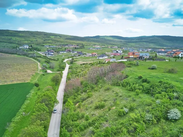 Eladó telek Budajenő 1800 nm