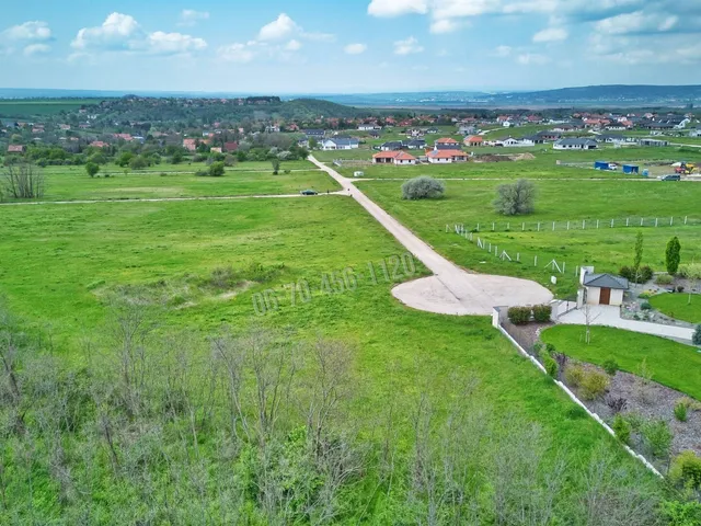 Eladó telek Budajenő 14500 nm