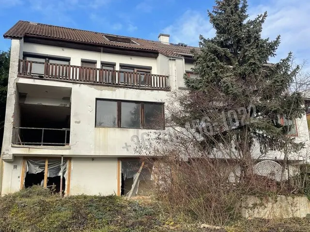 Eladó ház Budapest XII. kerület, Farkasvölgy 250 nm