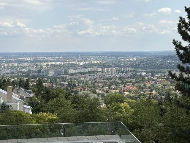 Eladó ház Budapest XII. kerület, Budakeszierdő 245 nm