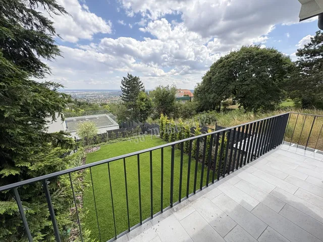 Eladó ház Budapest XII. kerület, Farkasvölgy 245 nm