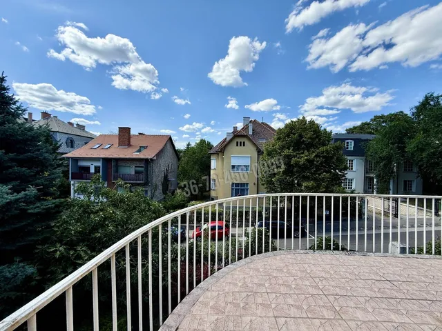 Eladó lakás Budapest I. kerület, Naphegy 216 nm