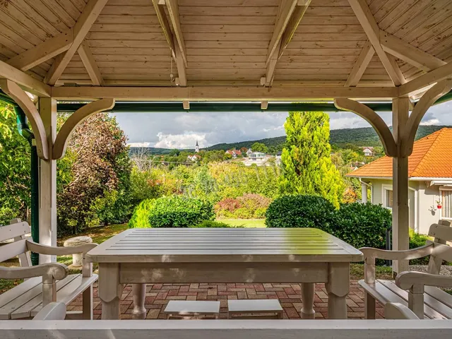 Eladó ház Telki 216 nm