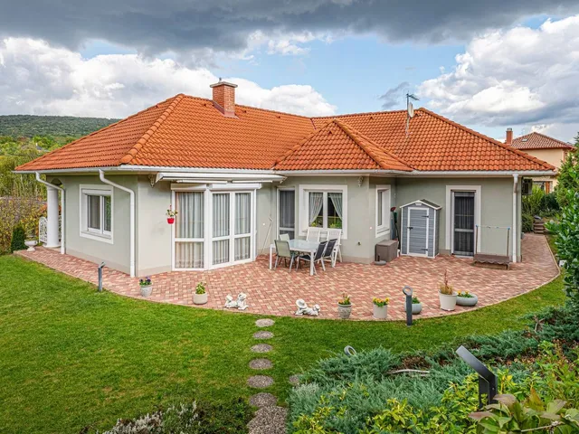 Eladó ház Telki 216 nm