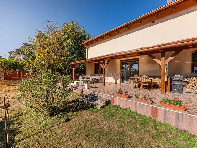 Eladó ház Budapest XI. kerület, Madárhegy 280 nm