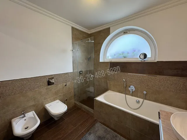 Eladó ház Budapest II. kerület 254 nm