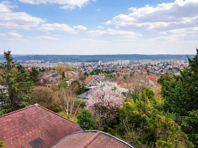 Eladó ház Budapest XI. kerület, Sasad-Sashegy XI. ker. 414 nm