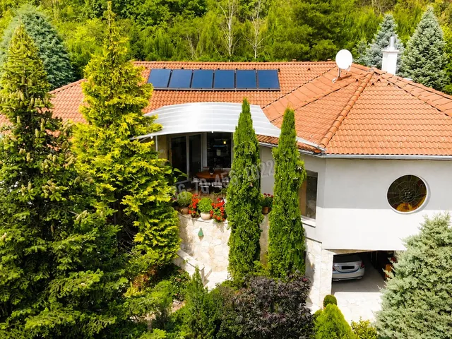 Eladó ház Üröm 260 nm