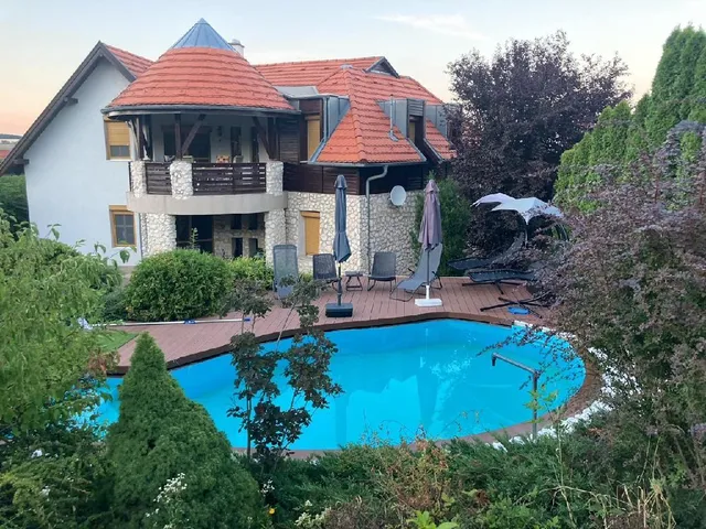 Eladó ház Velence 250 nm