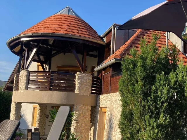 Eladó ház Velence 250 nm