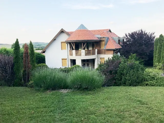 Eladó ház Velence 250 nm