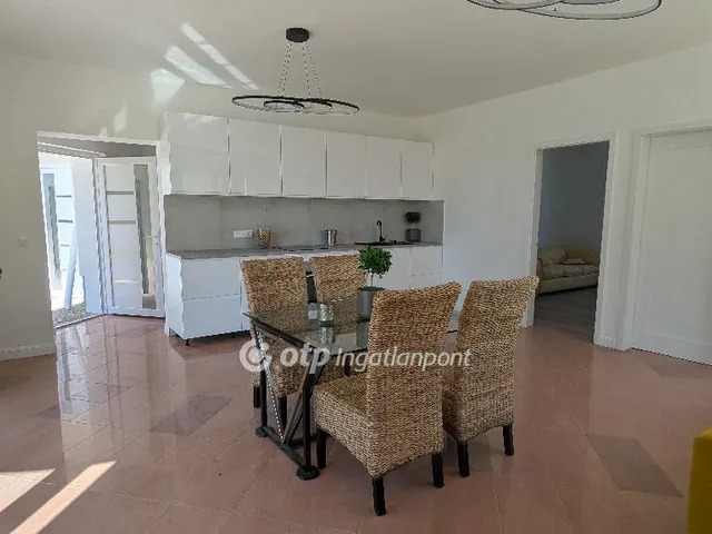 Eladó lakás Velence 68 nm