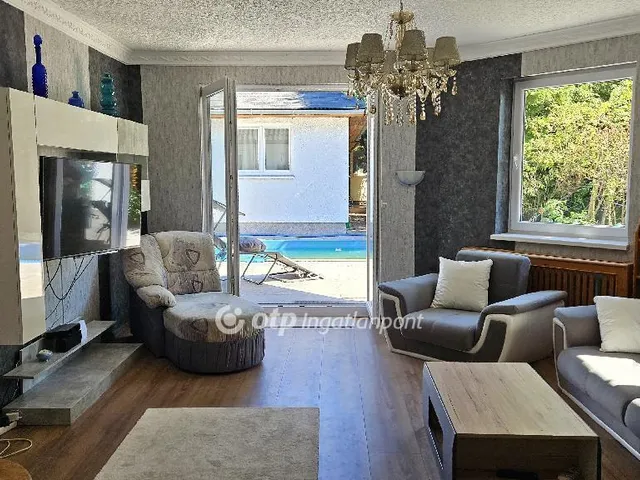 Eladó ház Vál 311 nm