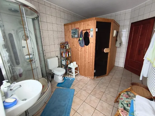 Eladó ház Kápolnásnyék 220 nm