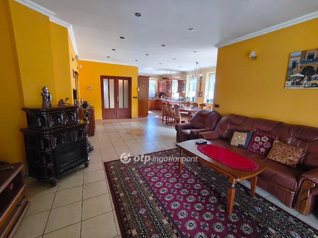 Eladó ház Kápolnásnyék 220 nm