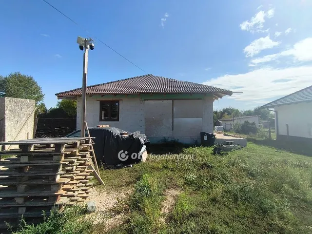 Eladó ház Besnyő 150 nm