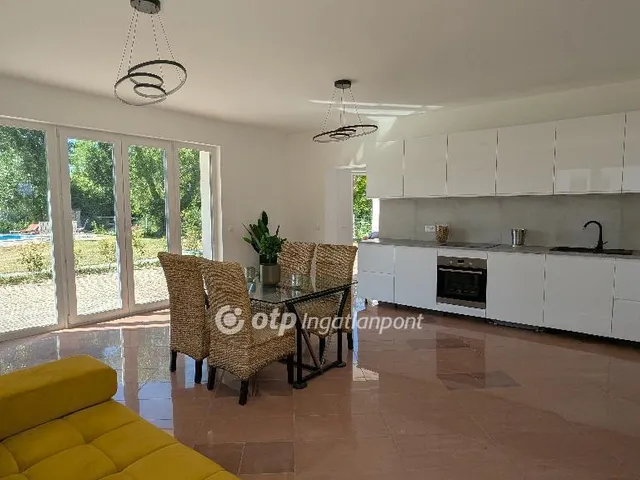 Eladó lakás Velence 64 nm