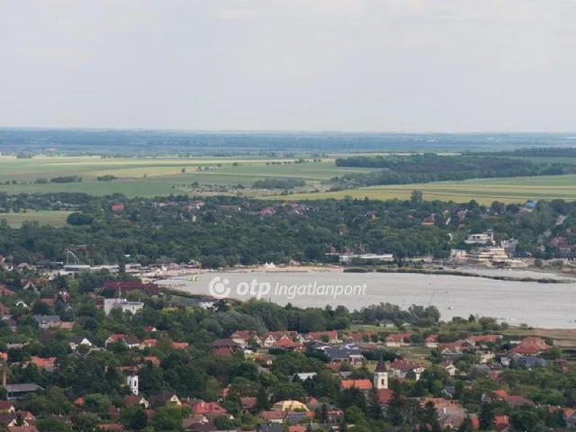 Eladó telek Kápolnásnyék 750 nm