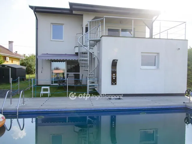 Eladó ház Sárszentmihály 183 nm