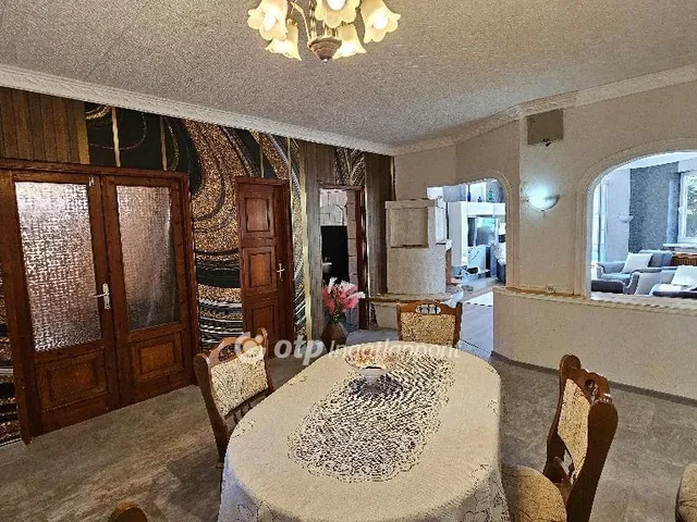 Eladó ház Vál 311 nm