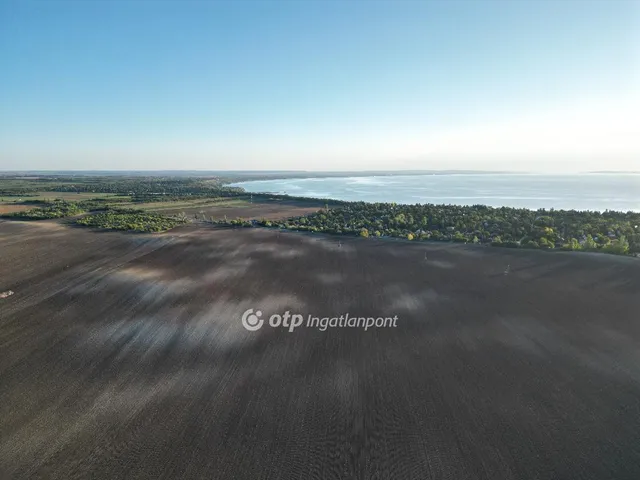 Eladó telek Balatonakarattya 872 nm