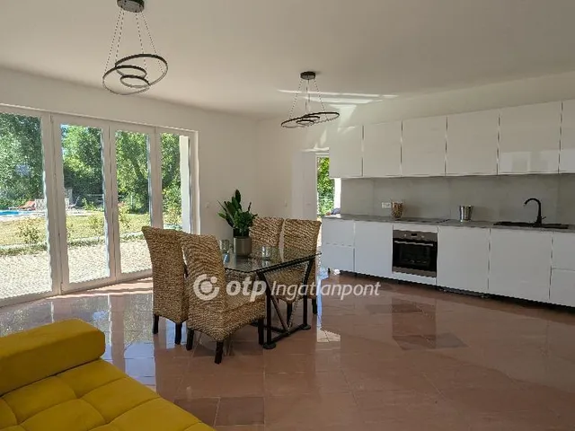 Eladó lakás Velence 64 nm