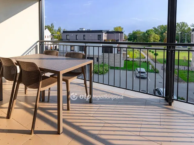 Eladó lakás Balatonkenese 83 nm