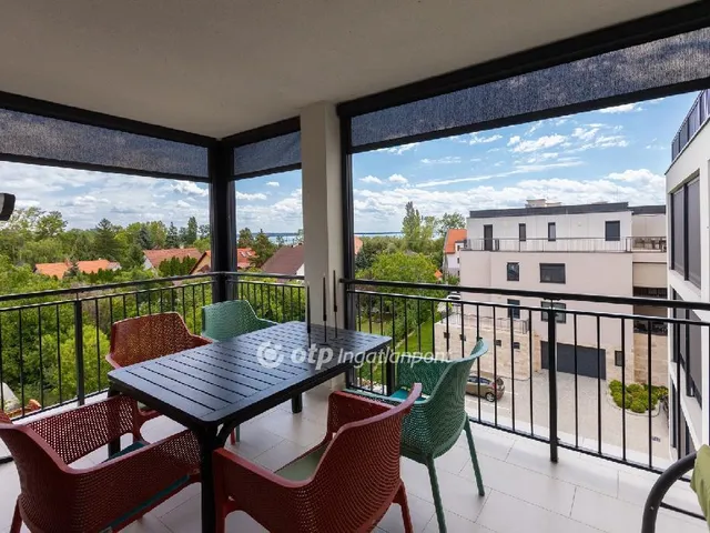 Eladó lakás Balatonkenese 71 nm