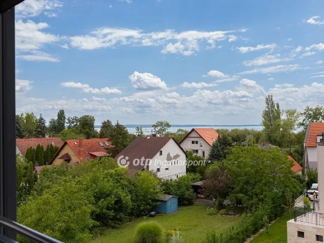 Eladó lakás Balatonkenese 71 nm