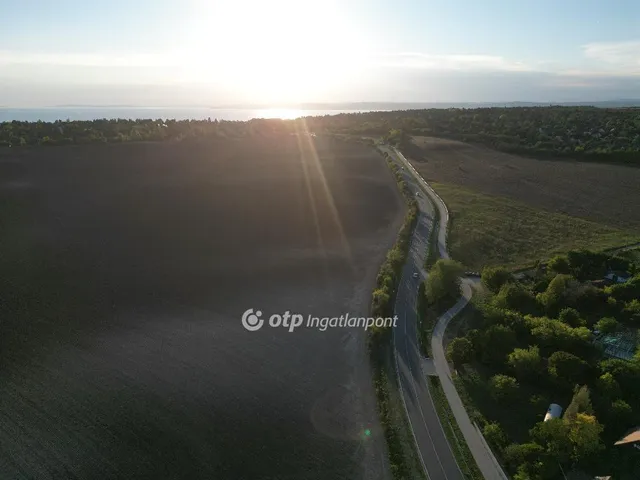 Eladó telek Balatonakarattya 872 nm