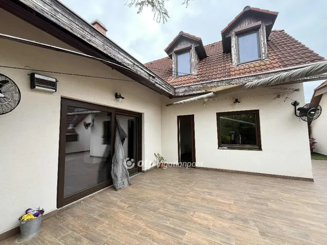 Eladó ház Dunaújváros 275 nm