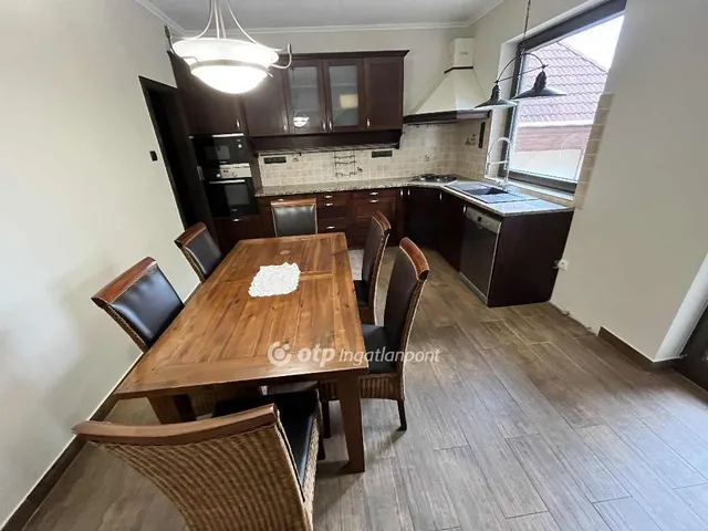 Eladó ház Dunaújváros 275 nm