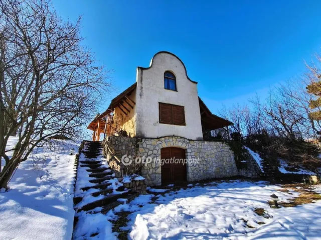 Eladó üdülő és hétvégi ház Balatonakarattya 178 nm