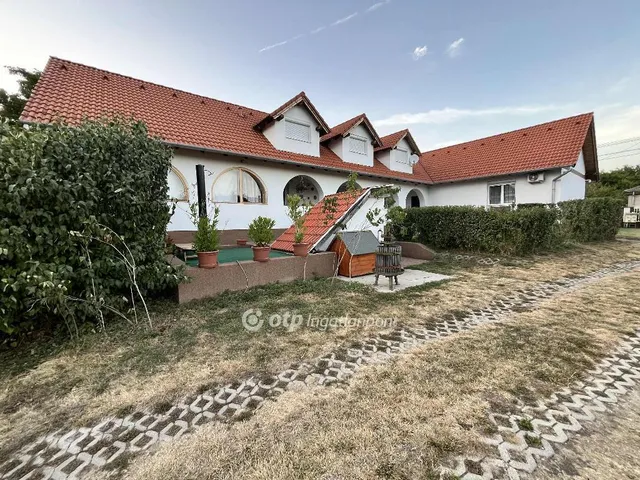 Eladó ház Nagyvenyim 340 nm