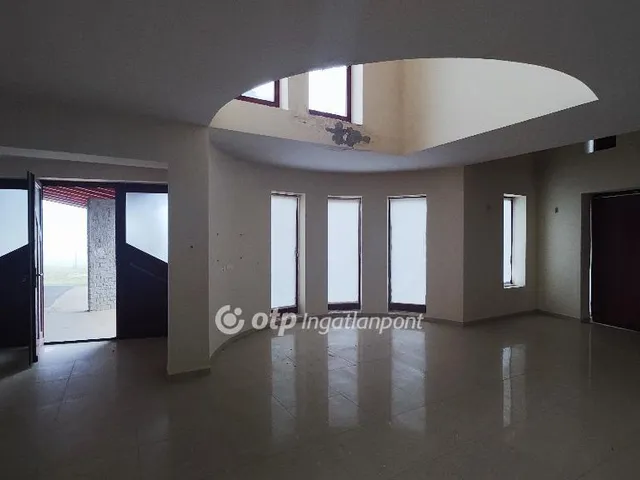 Eladó ház Hajmáskér 280 nm