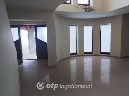 Eladó ház Hajmáskér 280 nm