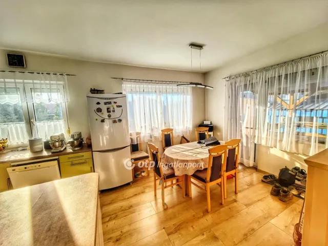 Eladó ház Nagyvenyim 150 nm