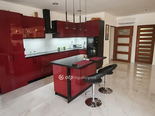 Eladó ház Kápolnásnyék 210 nm