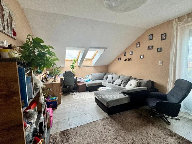 Eladó lakás Szabadbattyán 81 nm