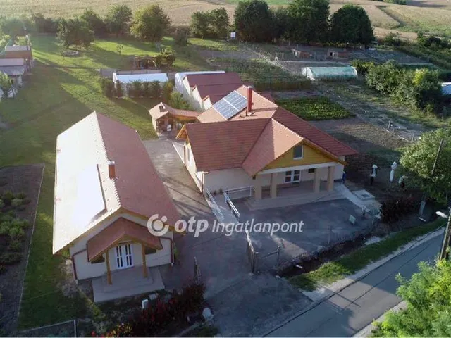 Eladó ház Úrhida 348 nm