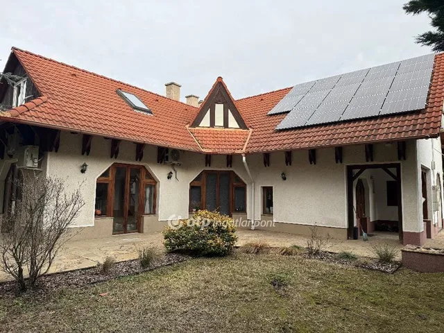 Eladó ház Székesfehérvár 290 nm