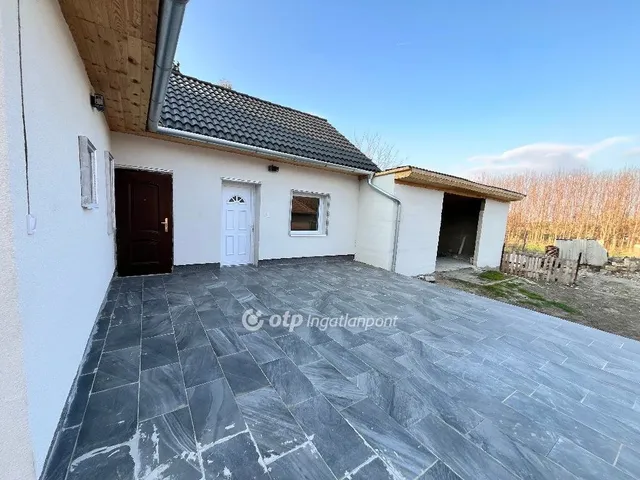 Eladó ház Előszállás 77 nm