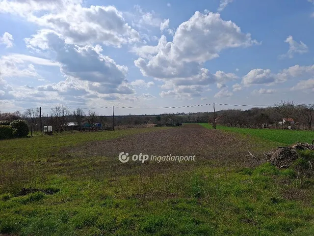 Eladó telek Gárdony 1898 nm