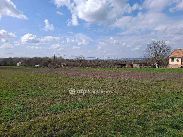 Eladó telek Gárdony 1898 nm