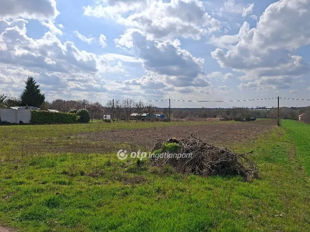 Eladó telek Gárdony 1898 nm