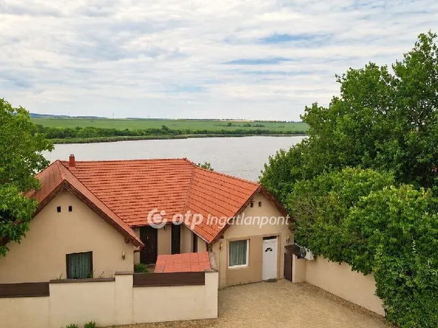 Eladó ház Biatorbágy 180 nm