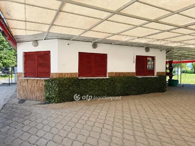 Eladó kereskedelmi és ipari ingatlan Balatonederics 90 nm