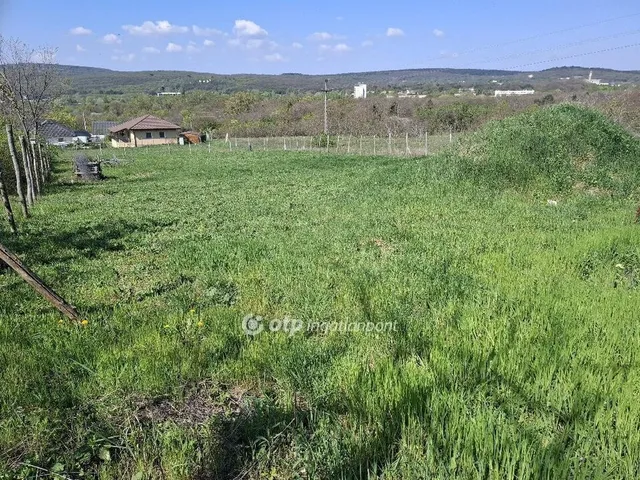 Eladó telek Balatonfűzfő 1276 nm