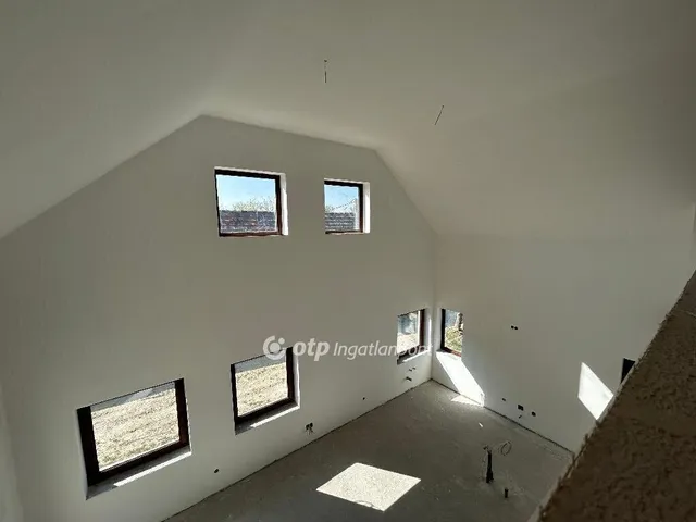 Eladó ház Vértesacsa 290 nm