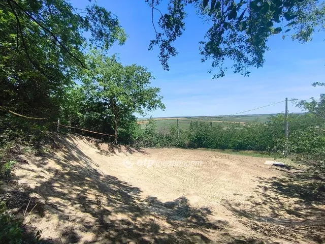 Eladó telek Pázmánd 1714 nm